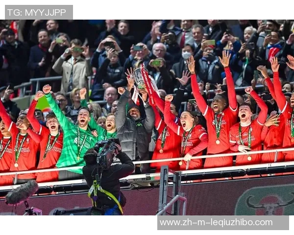 红牛战曼联激战欧洲赛场谁能在巅峰对决中笑到最后